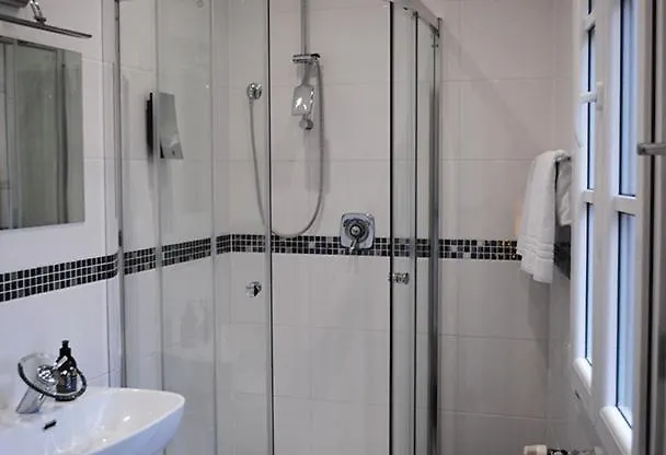 לינה וארוחת בוקר Gaestehaus Weingut Schier Im Zehnthof רייל